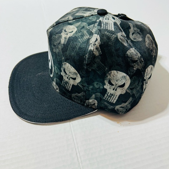 Marvel Punisher Skull Pattern Snapback Hat - Picture 2 of 7